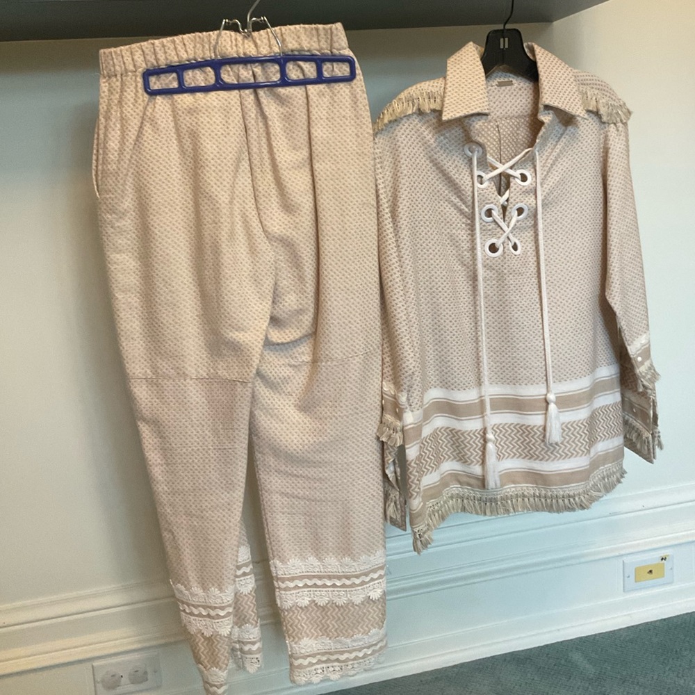 Dodo Bar Or Tan and White Woven Set